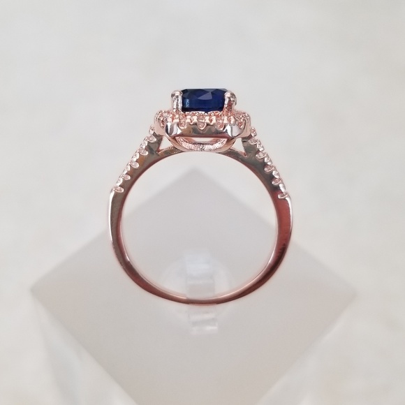 18k Sapphire Ring - Picture 5 of 8